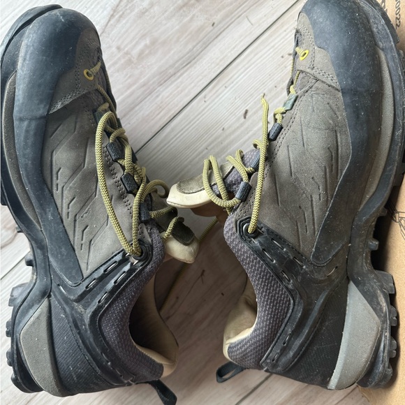 Men's size 9 Salewa Mountain Trainer Hiking Shoes - Picture 3 of 4